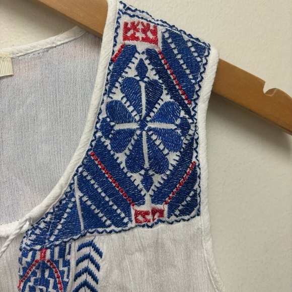Solitaire Sleeveless Embroidered Top - Picture 3 of 12
